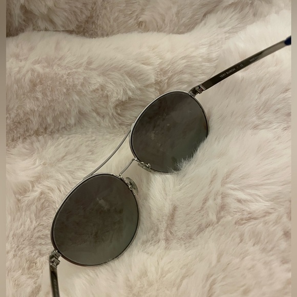 Tory Burch TY6037 Round Aviator Sunglasses in Silver/Black & Blue/White T Print - Picture 7 of 9
